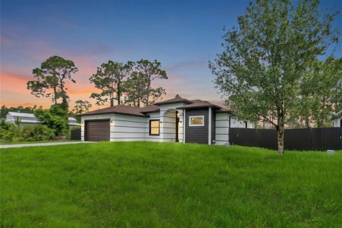 House in Lehigh Acres, Florida 4 bedrooms, 153.29 sq.m. № 2308552