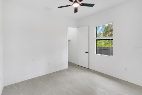 House in Lehigh Acres, Florida 4 bedrooms, 153.29 sq.m. № 2308552 - photo 25
