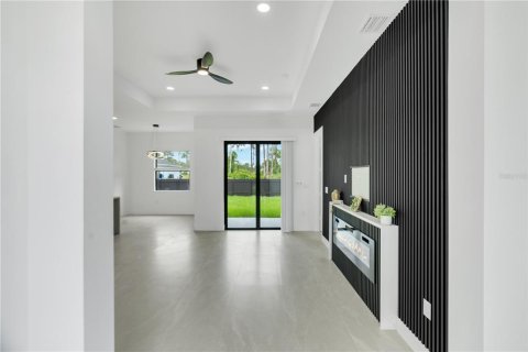 House in Lehigh Acres, Florida 4 bedrooms, 153.29 sq.m. № 2308552 - photo 5