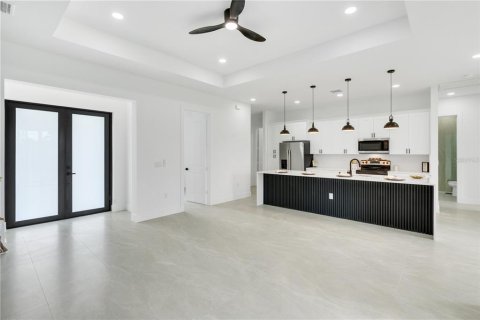 House in Lehigh Acres, Florida 4 bedrooms, 153.29 sq.m. № 2308552 - photo 7