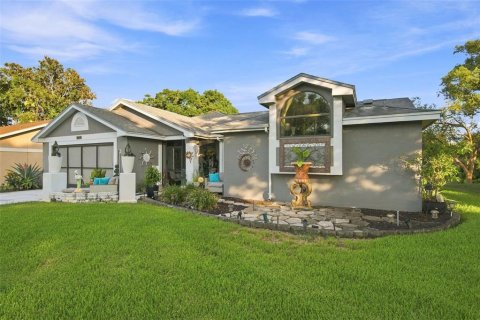 House in Hudson, Florida 3 bedrooms, 159.88 sq.m. № 2313320