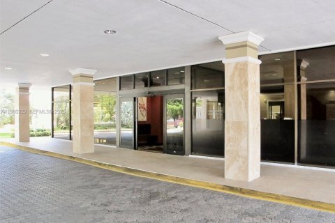 Condo in Sunny Isles Beach, Florida, 1 bedroom  № 2079926 - photo 3