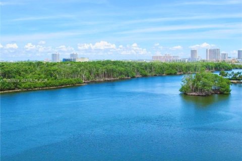 Condo in Sunny Isles Beach, Florida, 1 bedroom  № 2079926 - photo 2