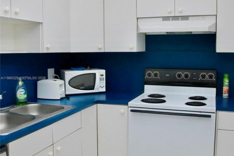 Condo in Sunny Isles Beach, Florida, 1 bedroom  № 2079926 - photo 16