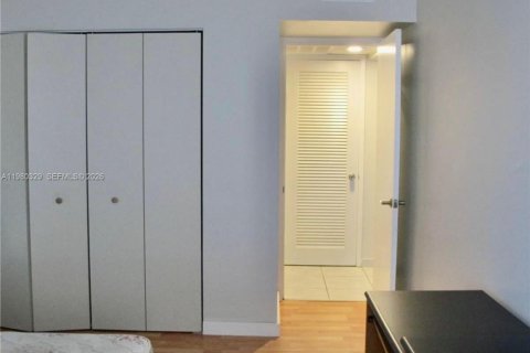 Condo in Sunny Isles Beach, Florida, 1 bedroom  № 2079926 - photo 18