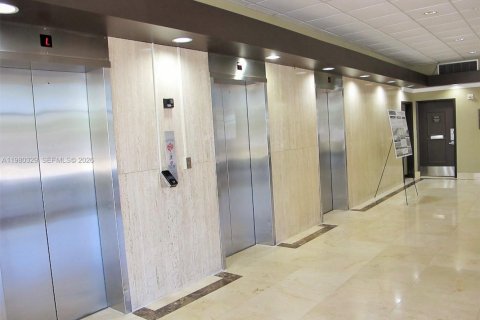 Condo in Sunny Isles Beach, Florida, 1 bedroom  № 2079926 - photo 10
