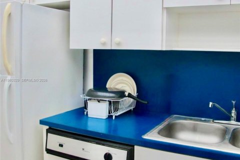 Condo in Sunny Isles Beach, Florida, 1 bedroom  № 2079926 - photo 15