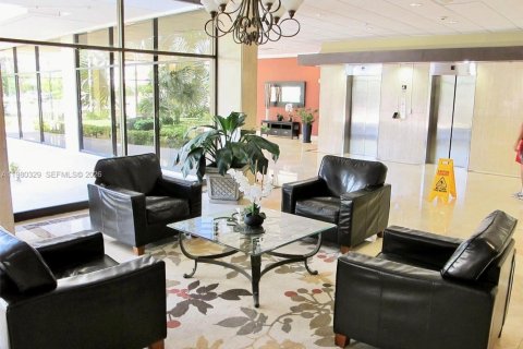 Condo in Sunny Isles Beach, Florida, 1 bedroom  № 2079926 - photo 4