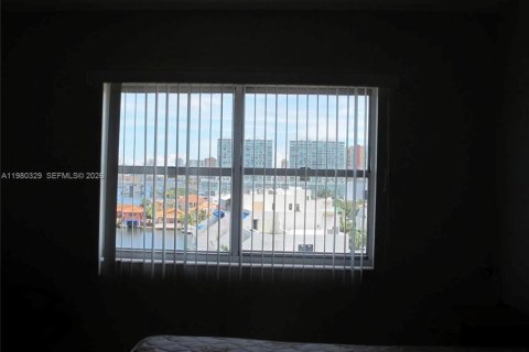 Condo in Sunny Isles Beach, Florida, 1 bedroom  № 2079926 - photo 17