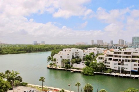 Condo in Sunny Isles Beach, Florida, 1 bedroom  № 2079926 - photo 11