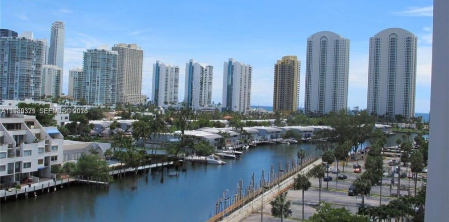 Condo in Sunny Isles Beach, Florida, 1 bedroom  № 2079926
