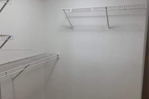 Townhouse in Miramar, Florida 2 bedrooms, 100.33 sq.m. № 2035232 - photo 15