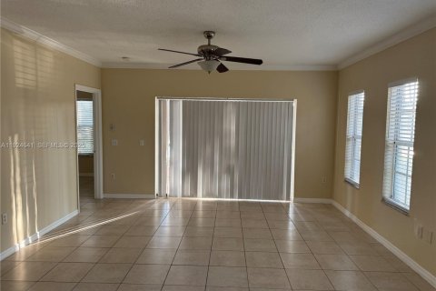 Townhouse in Miramar, Florida 2 bedrooms, 100.33 sq.m. № 2035232 - photo 8