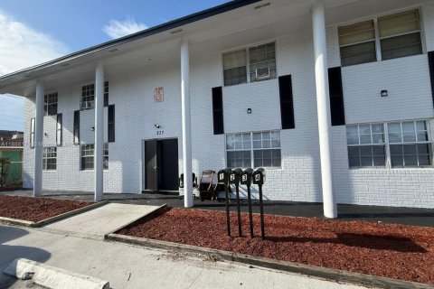 Casa en alquiler en Riviera Beach, Florida, 2 dormitorios, 78.97 m2 № 1979325 - foto 1