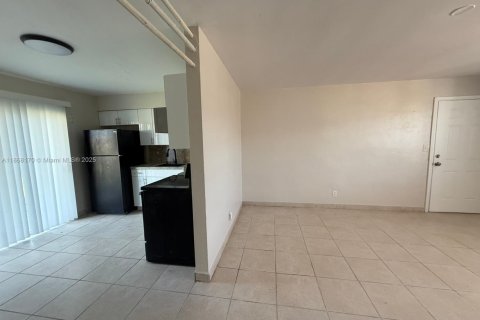 Casa en alquiler en Riviera Beach, Florida, 2 dormitorios, 78.97 m2 № 1979325 - foto 4