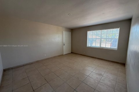 Casa en alquiler en Riviera Beach, Florida, 2 dormitorios, 78.97 m2 № 1979325 - foto 2