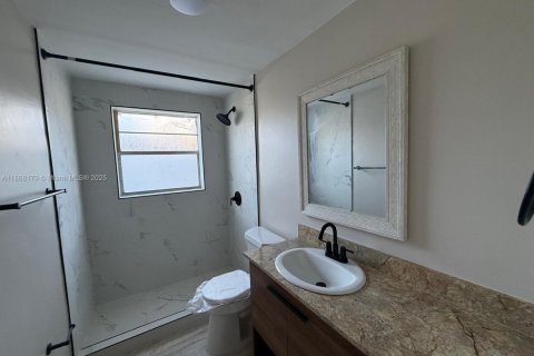 Casa en alquiler en Riviera Beach, Florida, 2 dormitorios, 78.97 m2 № 1979325 - foto 12