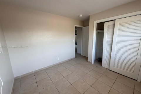 Casa en alquiler en Riviera Beach, Florida, 2 dormitorios, 78.97 m2 № 1979325 - foto 9