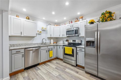 Condo in Gainesville, Florida, 3 bedrooms  № 1815873 - photo 14