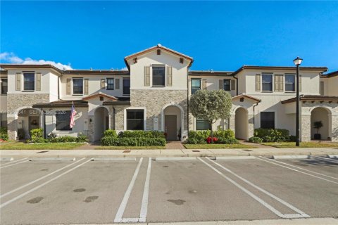 Touwnhouse à vendre à Miami, Floride: 3 chambres, 147.44 m2 № 1999343 - photo 3