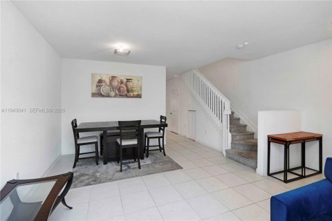 Touwnhouse à vendre à Miami, Floride: 3 chambres, 147.44 m2 № 1999343 - photo 6
