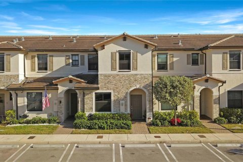 Touwnhouse à vendre à Miami, Floride: 3 chambres, 147.44 m2 № 1999343 - photo 2