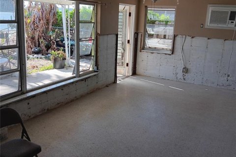 Propiedad comercial en venta en Madeira Beach, Florida, 4 dormitorios, 146.97 m2 № 1620707 - foto 25