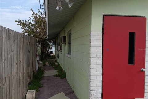 Propiedad comercial en venta en Madeira Beach, Florida, 4 dormitorios, 146.97 m2 № 1620707 - foto 5