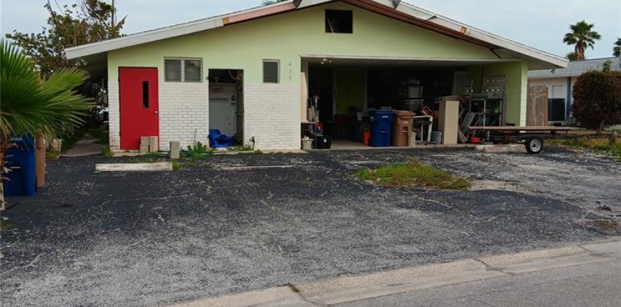 Propiedad comercial en Madeira Beach, Florida 4 dormitorios, 146.97 m2 № 1620707