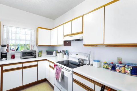 House in Homestead, Florida 3 bedrooms, 115.2 sq.m. № 2248888 - photo 3
