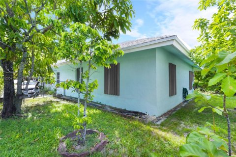 House in Homestead, Florida 3 bedrooms, 115.2 sq.m. № 2248888 - photo 12