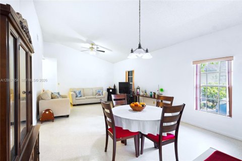 House in Homestead, Florida 3 bedrooms, 115.2 sq.m. № 2248888 - photo 4