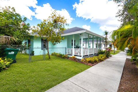 House in Homestead, Florida 3 bedrooms, 115.2 sq.m. № 2248888 - photo 14