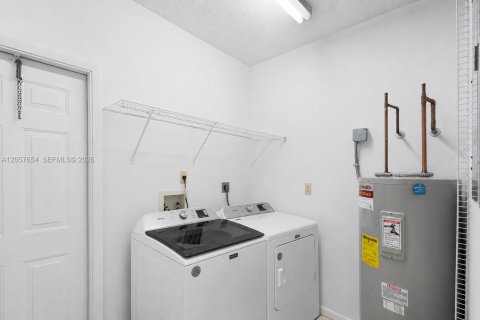 House in Homestead, Florida 3 bedrooms, 115.2 sq.m. № 2248888 - photo 11