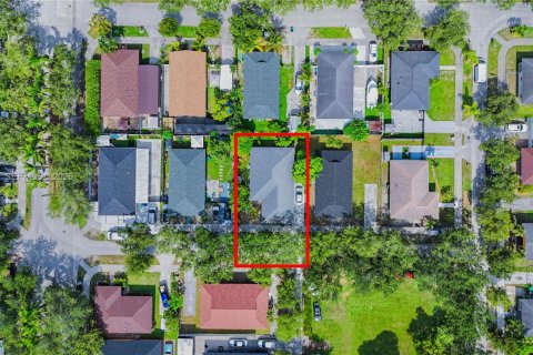 House in Homestead, Florida 3 bedrooms, 115.2 sq.m. № 2248888 - photo 13