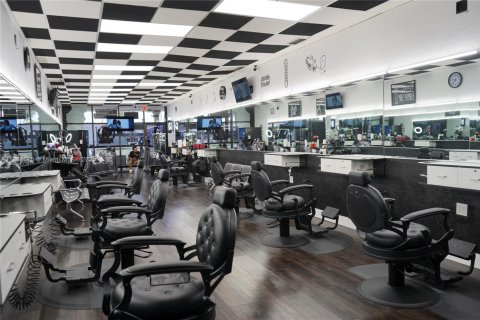 Propiedad comercial en venta en Miami, Florida № 1825789 - foto 5