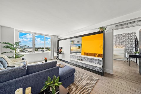 Condo in Miami Beach, Florida, 1 bedroom № 2031121 - photo 6