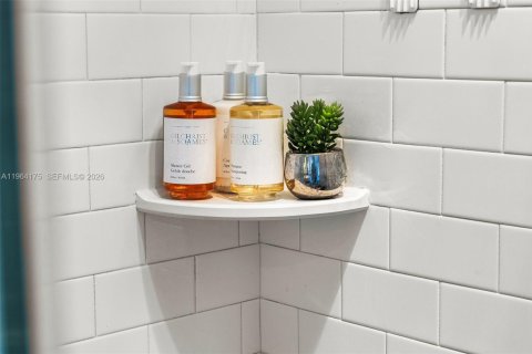 Condo in Miami Beach, Florida, 1 bedroom № 2031121 - photo 29