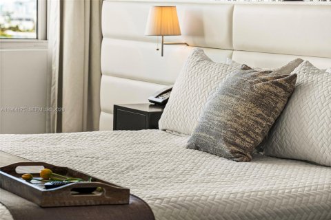 Condo in Miami Beach, Florida, 1 bedroom № 2031121 - photo 18