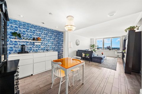 Condo in Miami Beach, Florida, 1 bedroom № 2031121 - photo 4