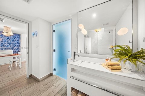 Condo in Miami Beach, Florida, 1 bedroom № 2031121 - photo 24
