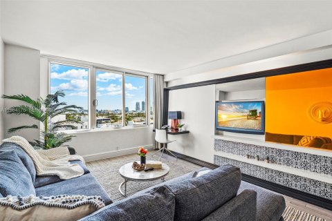 Condo in Miami Beach, Florida, 1 bedroom  № 2031121