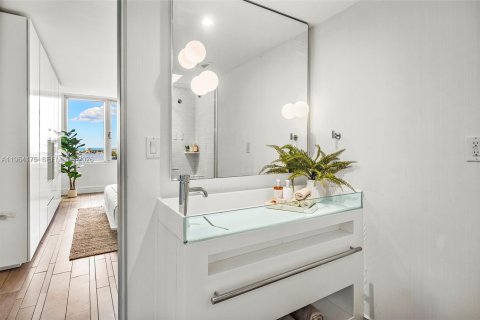 Condo in Miami Beach, Florida, 1 bedroom № 2031121 - photo 25