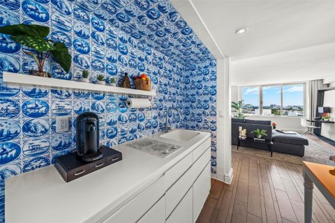 Condo in Miami Beach, Florida, 1 bedroom № 2031121 - photo 14