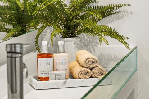 Condo in Miami Beach, Florida, 1 bedroom № 2031121 - photo 27