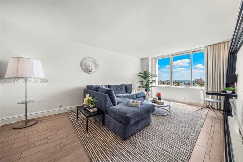 Condo in Miami Beach, Florida, 1 bedroom № 2031121 - photo 7