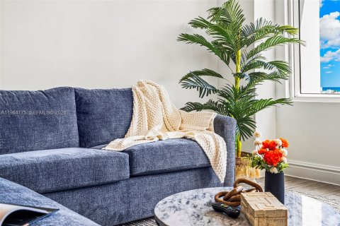 Condo in Miami Beach, Florida, 1 bedroom № 2031121 - photo 12