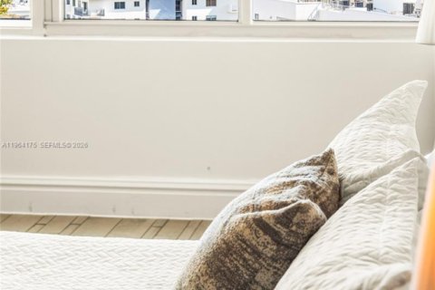 Condo in Miami Beach, Florida, 1 bedroom № 2031121 - photo 21