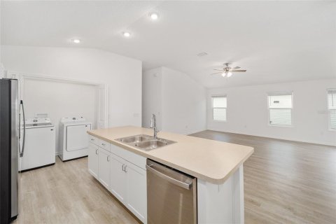 House in The Villages, Florida 2 bedrooms, 118.91 sq.m. № 1564025 - photo 14