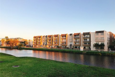 Condominio en venta en Miami, Florida, 2 dormitorios, 99.87 m2 № 2000699 - foto 4